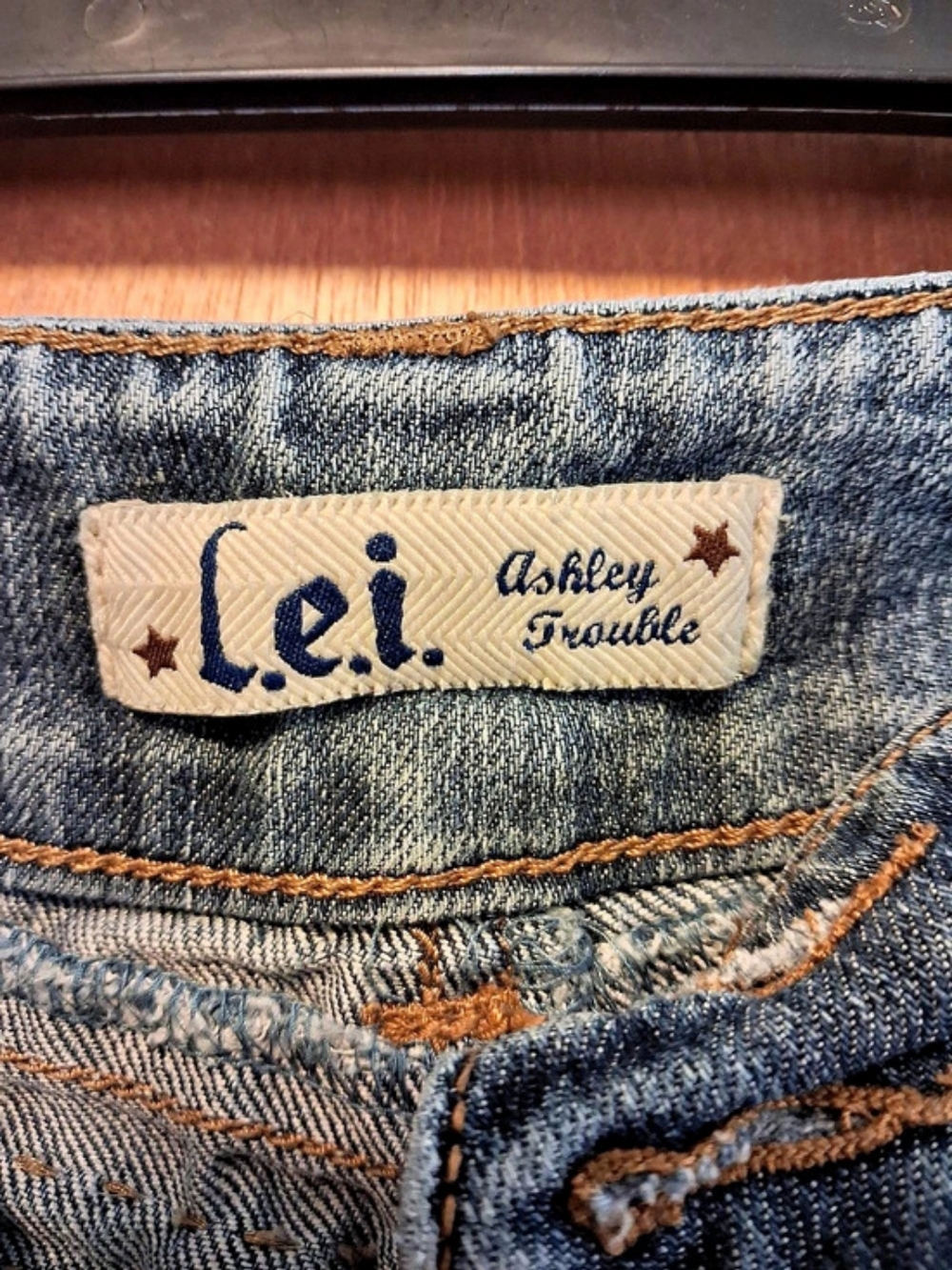 L.E.I. Ashley Trouble Bootcut Jeans. Blue Waist 7 - Picture 3 of 4